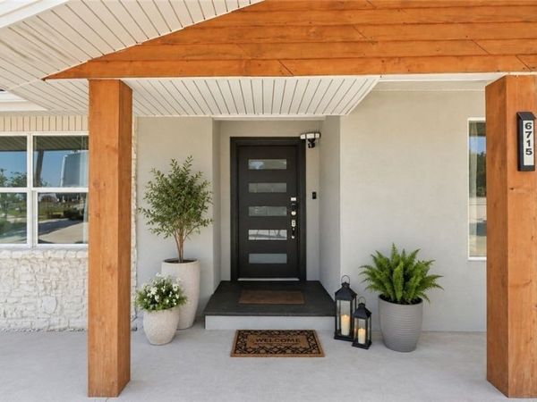 6715 E Queens Crown Street , San Antonio, TX 78233