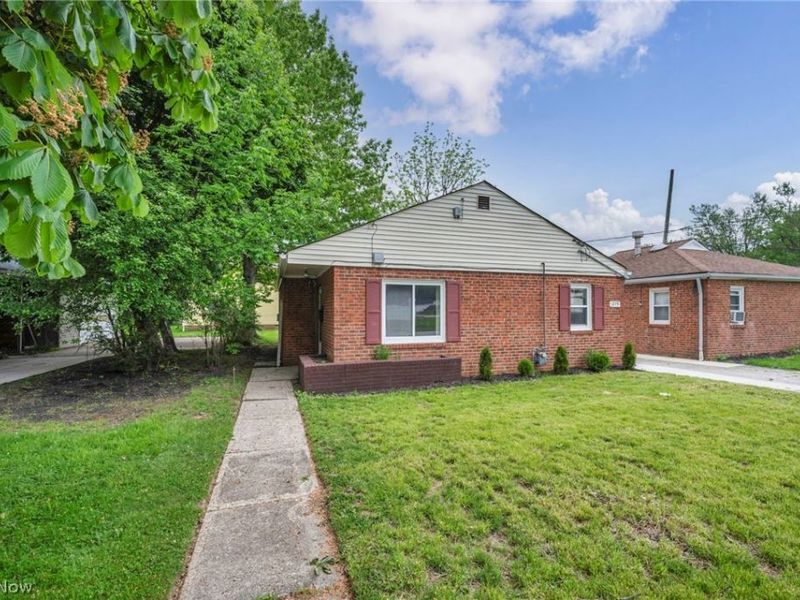 1279 Elmwood Road, Mayfield Heights, OH 44124 Photo 2