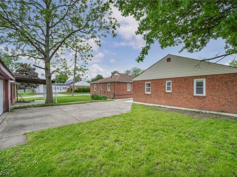 1279 Elmwood Road, Mayfield Heights, OH 44124 Photo 4