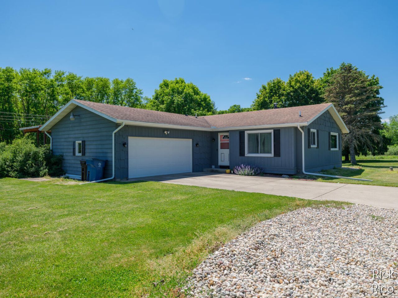 8290 E W Avenue E, Vicksburg, MI 49097 Main Photo