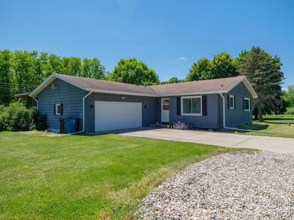8290 E W Avenue E, Vicksburg, MI 49097