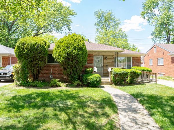 24711 Church Street, Oak Park, MI 48237