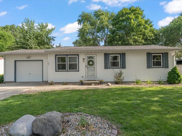608 W Linden Street , Tolono, IL 61880