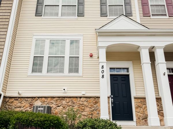 808 E Wing Street , Arlington Heights, IL 60004