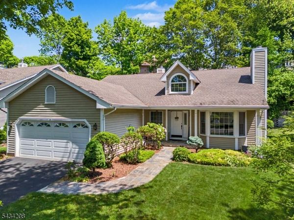 22 Smoke Rise Ln, Bedminster, NJ 07921