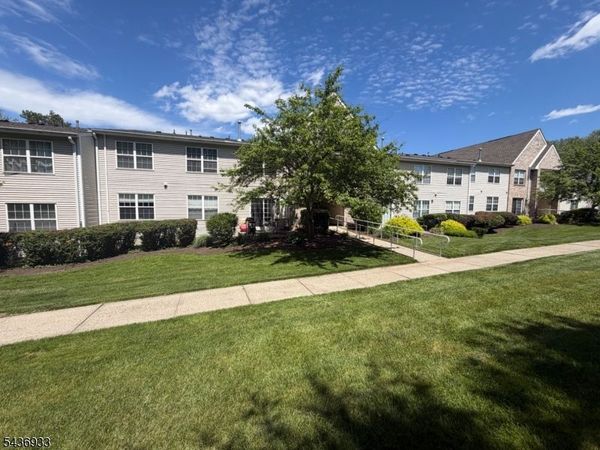 10 Parkside Ct, Wayne, NJ 07470
