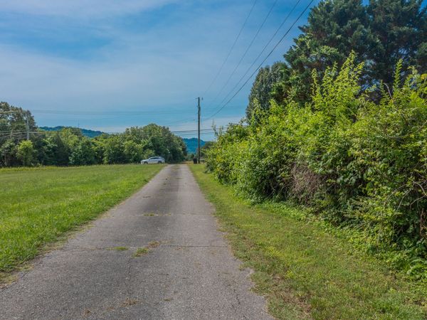 9527 E Brainerd Road, Chattanooga, TN 37421