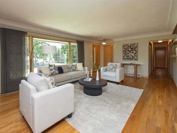 1142 Cummins Parkway, Des Moines, IA 50311