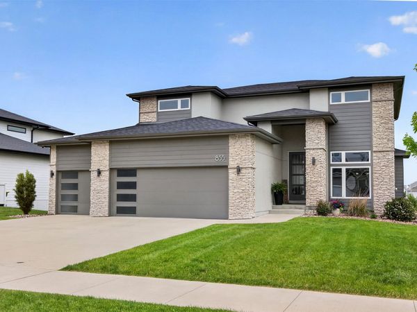 855 Sandstone Point, Waukee, IA 50263
