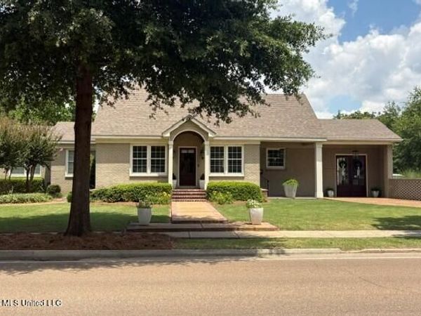 400 Grand Boulevard, Greenwood, MS 38930