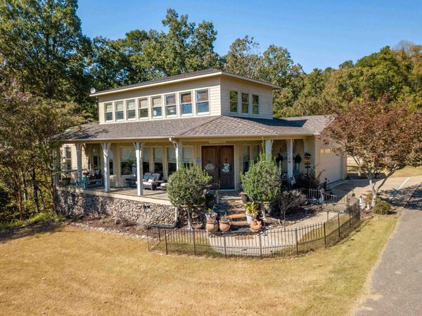 70 LIGHT PT , Savannah, TN 38372