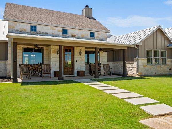 283 Soaring Eagles DR, Fredericksburg, TX 78624