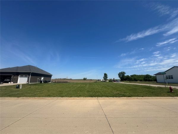 3370 Stanley Cup Dr , Marion, IA 52302