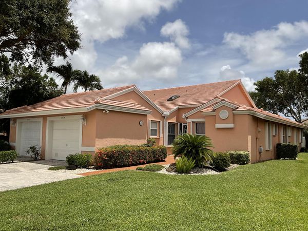 5574 Royal Lake Circle, Boynton Beach, FL 33437