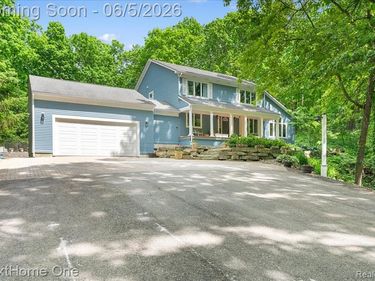 2533 Spring Grove Drive, Genoa Twp, MI 48114
