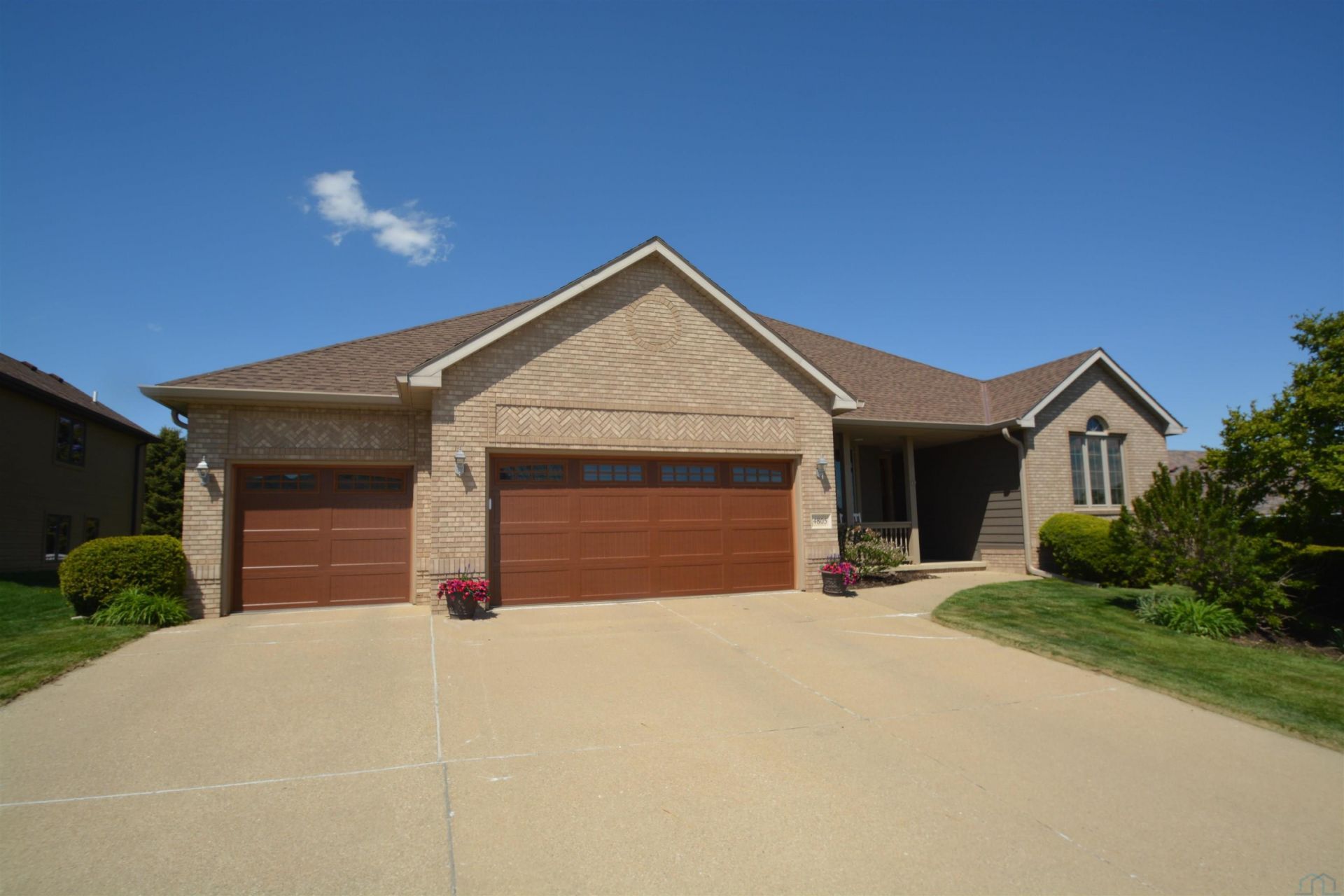 4805 Bradford Ln, Sioux City, IA 51106 Main Photo