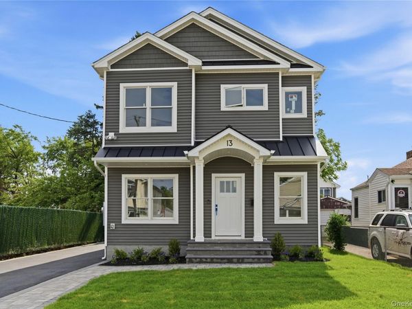 13 Evelyn Avenue , Westbury, NY 11590