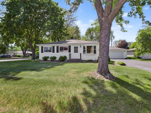 1000 DEERFIELD AVENUE, Menasha, WI 54952