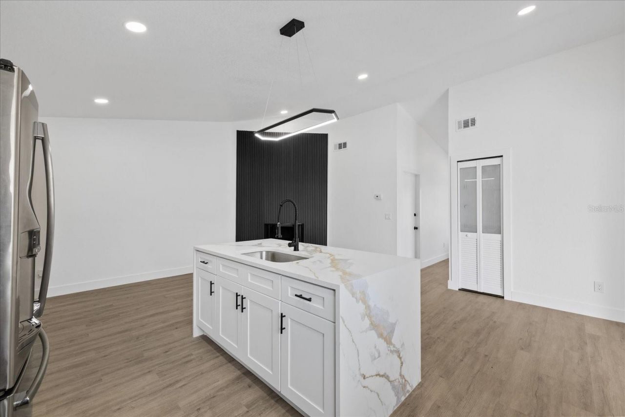 10609 Out Island Drive, Tampa, FL 33615 Photo