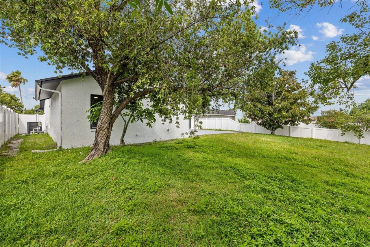 10609 Out Island Drive, Tampa, FL 33615 Photo