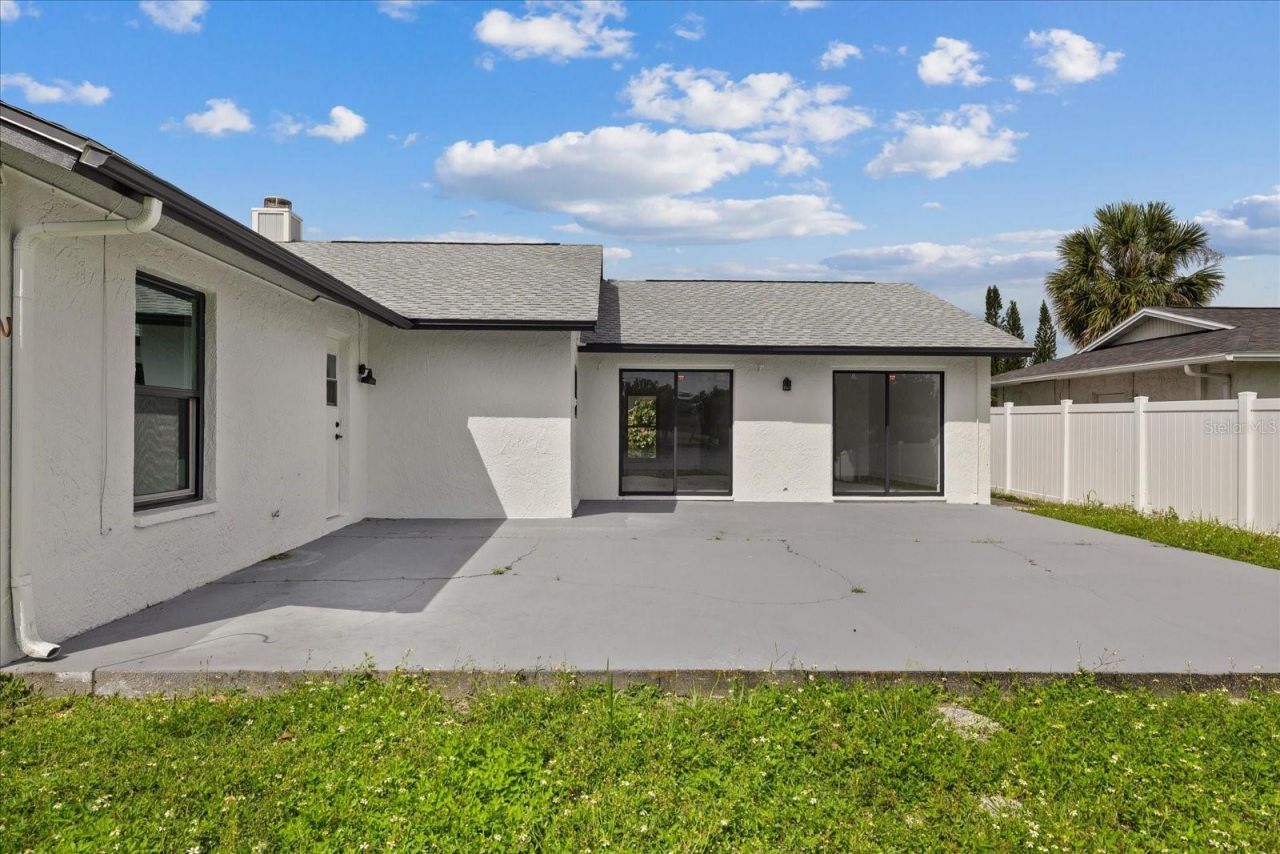10609 Out Island Drive, Tampa, FL 33615 Photo