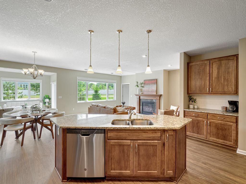 1085 Roselyn Drive , Victoria, MN 55386