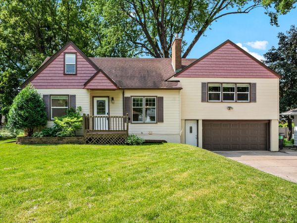 2800 32nd Avenue NE, Saint Anthony, MN 55418