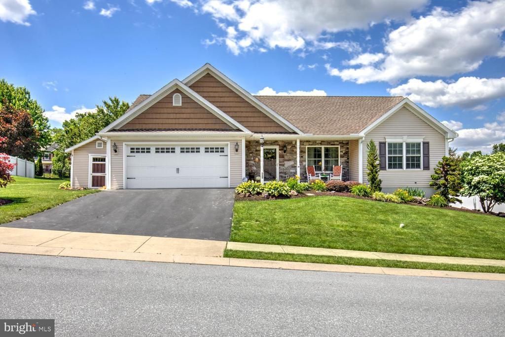 28 GENTLE DRIVE, TERRE HILL, PA 17581