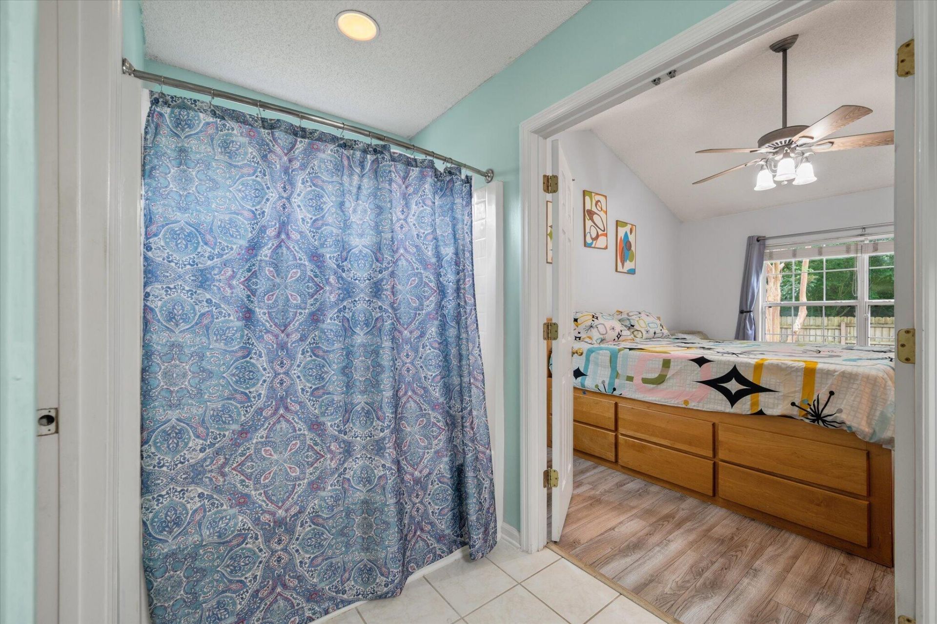 541 Saville Row Photo 16