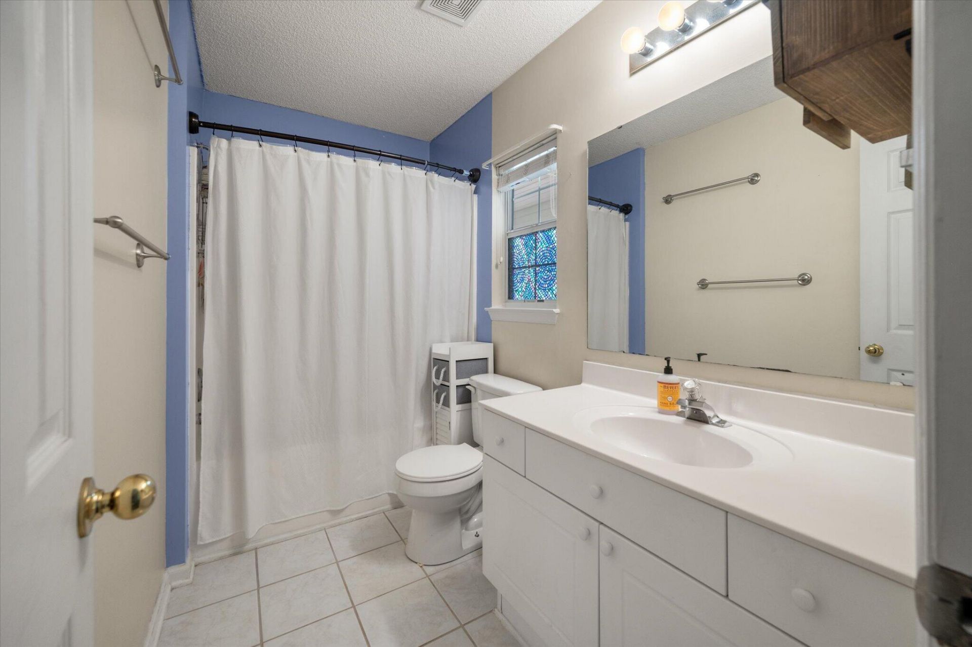 541 Saville Row Photo 26