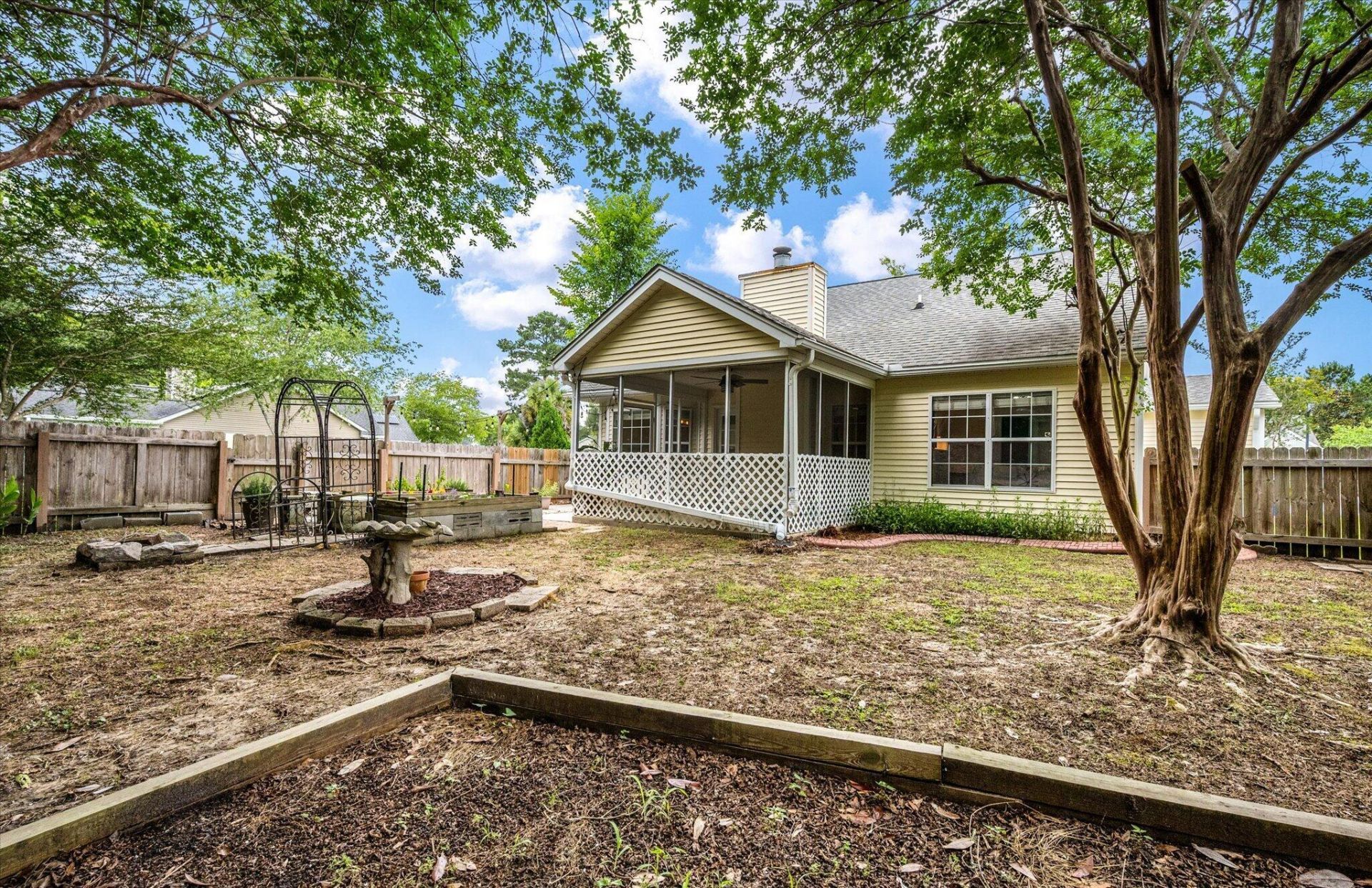 541 Saville Row Photo 28