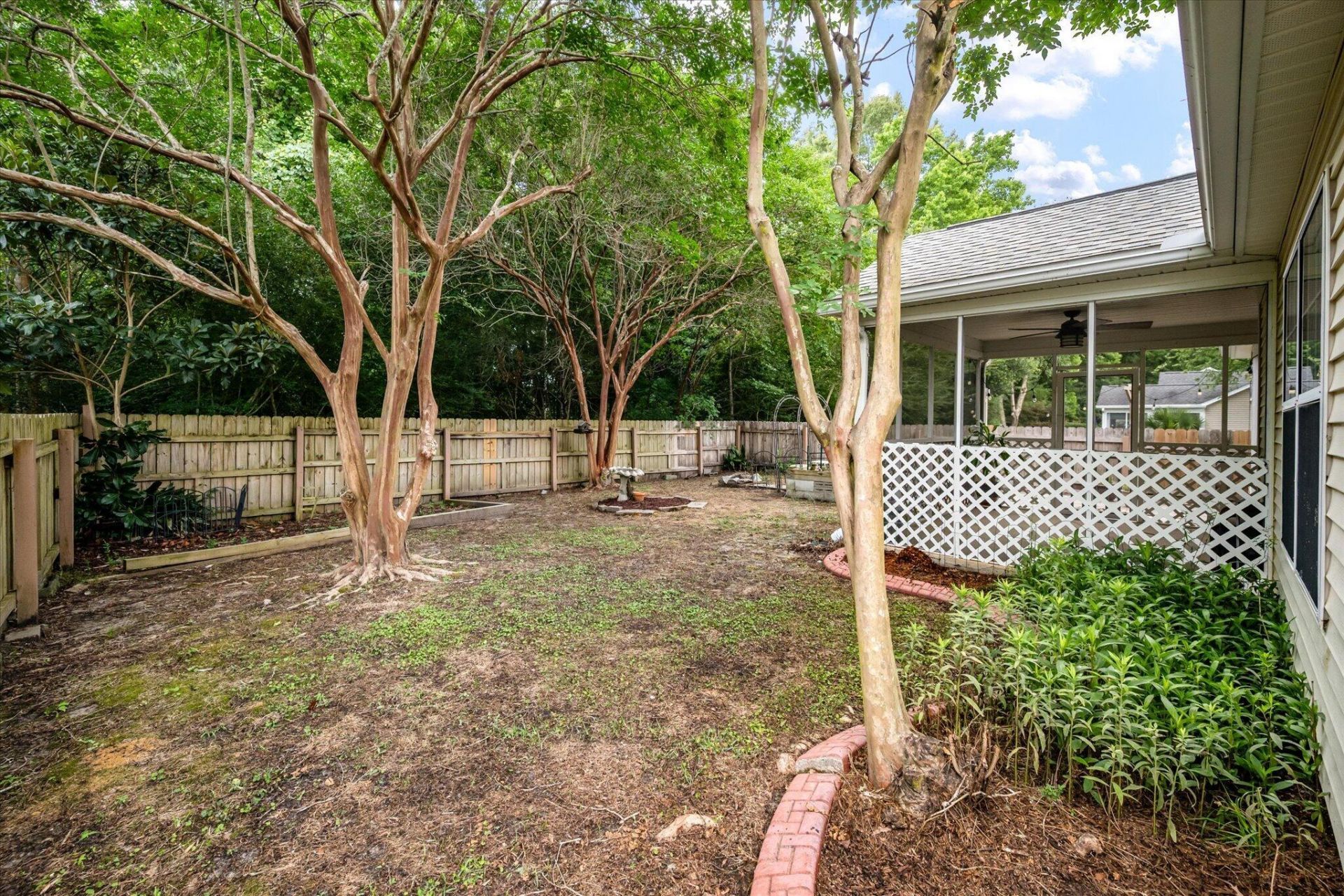 541 Saville Row Photo 29