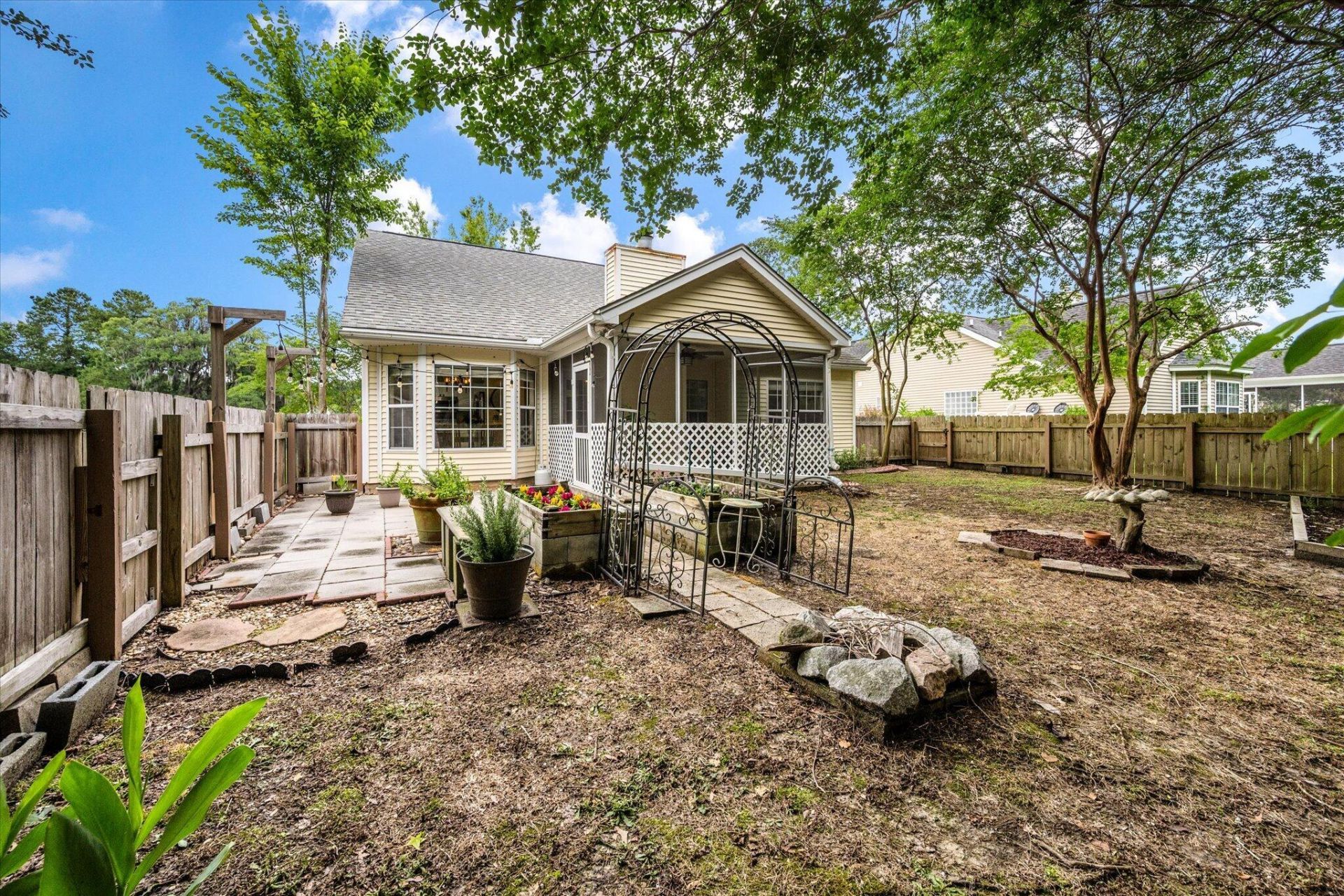 541 Saville Row Photo 30