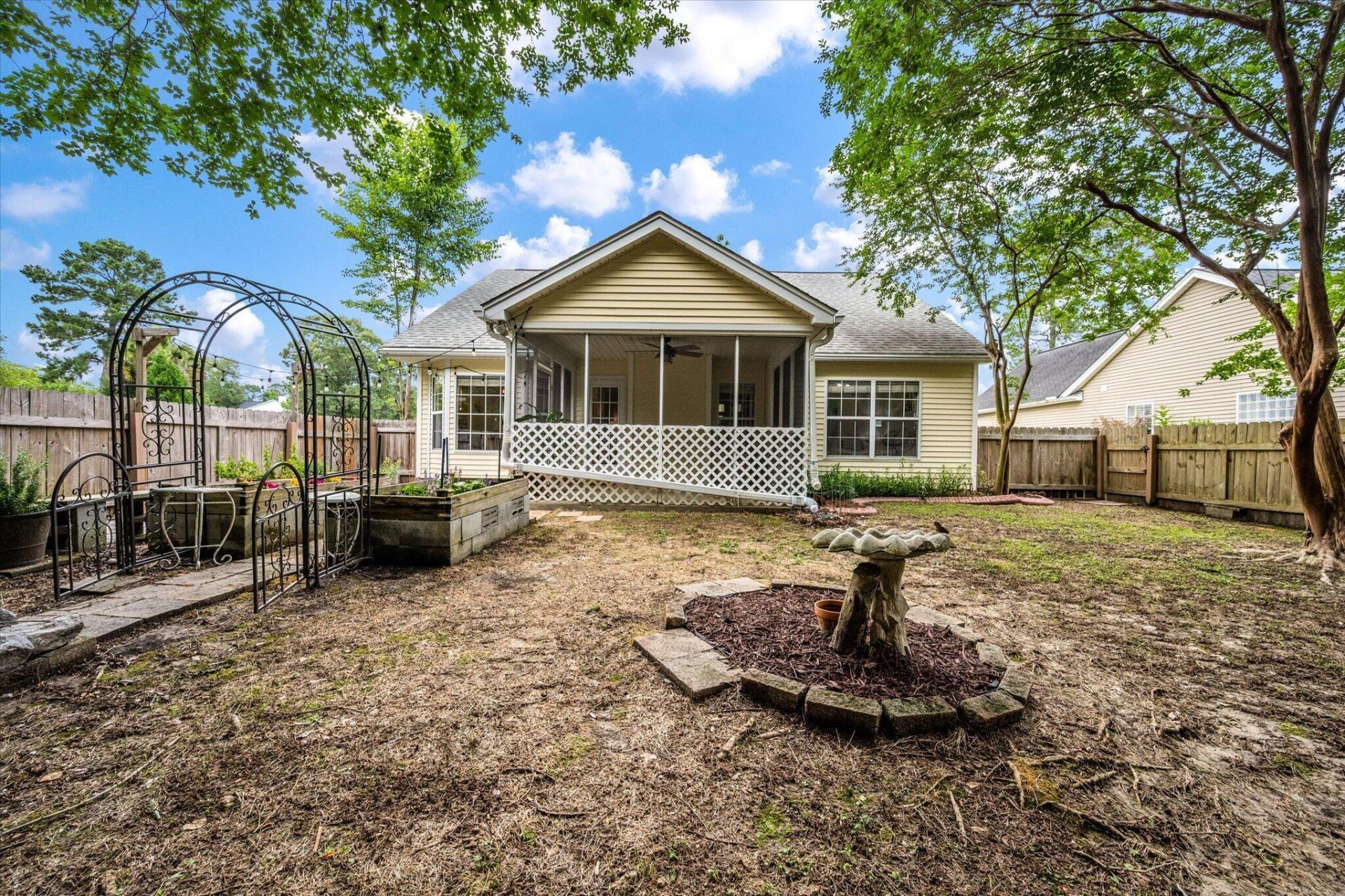 541 Saville Row Photo 31