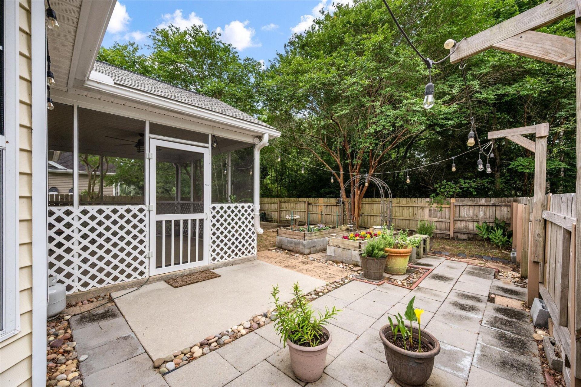 541 Saville Row Photo 32