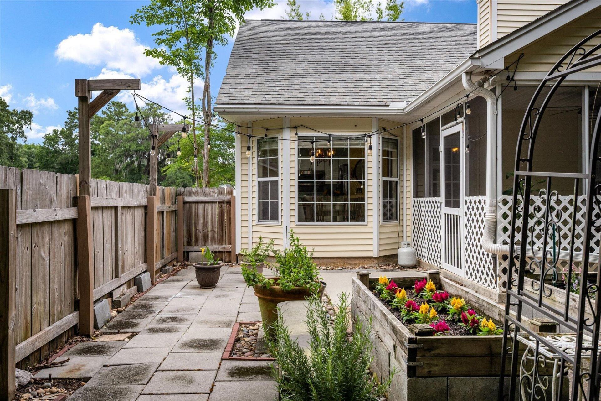 541 Saville Row Photo 33