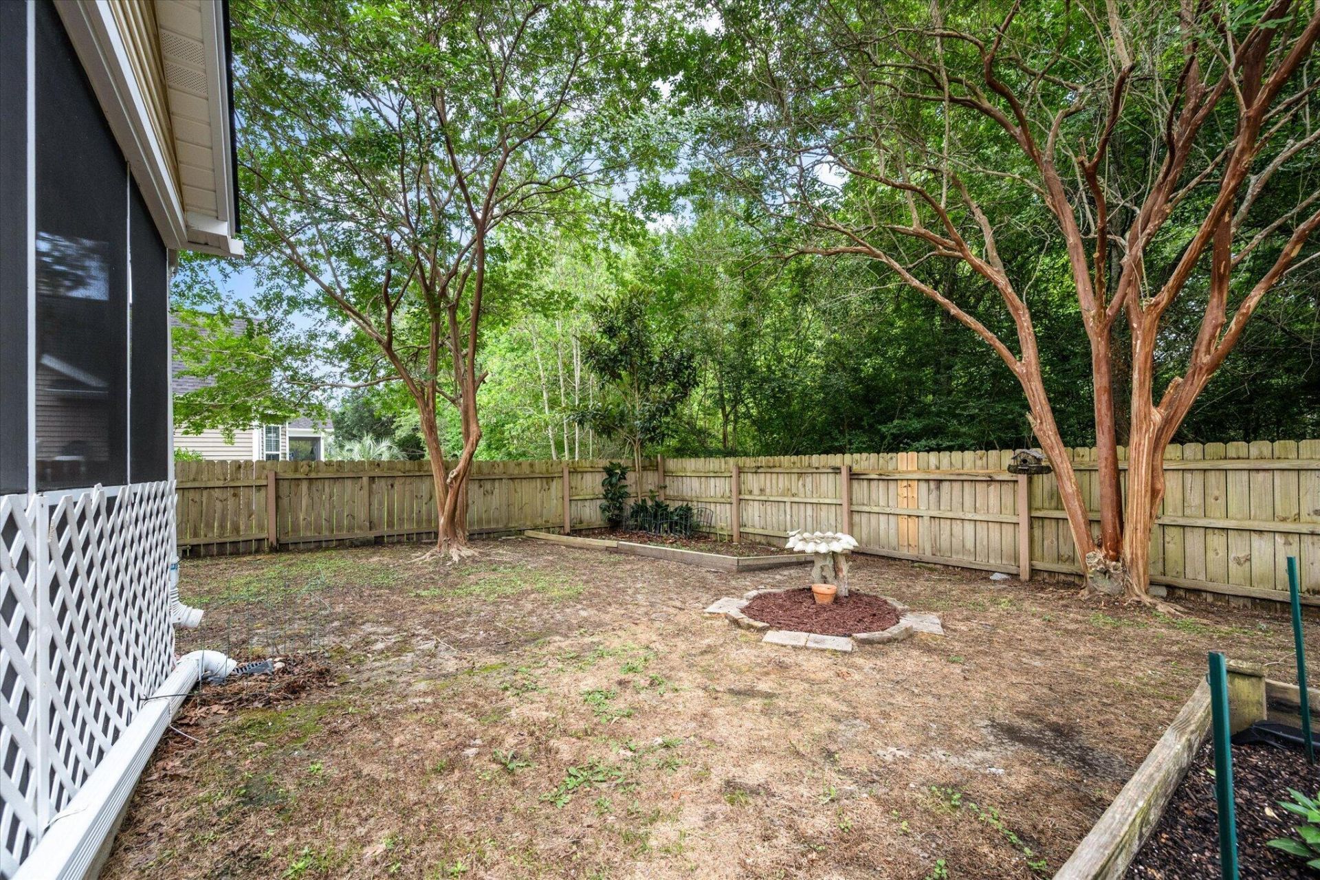 541 Saville Row Photo 34