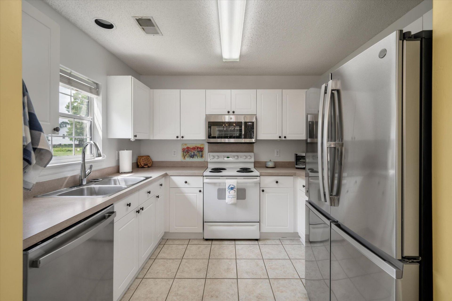 541 Saville Row Photo 7