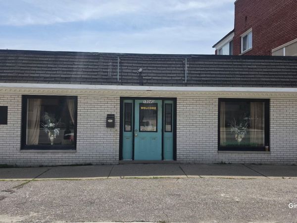 15040 E 9 Mile Road, Eastpointe, MI 48021
