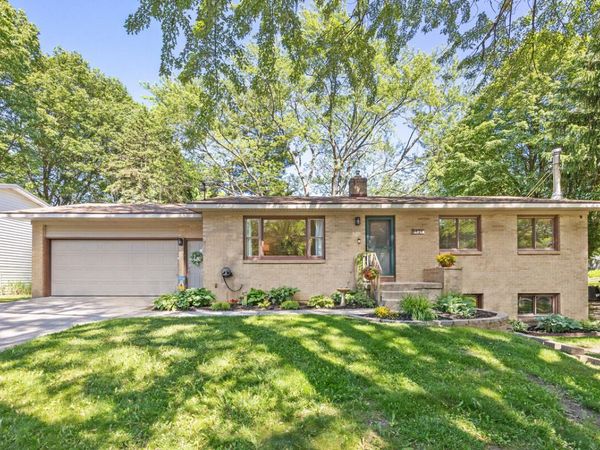 5414 Newcastle Drive SE, Kentwood, MI 49508