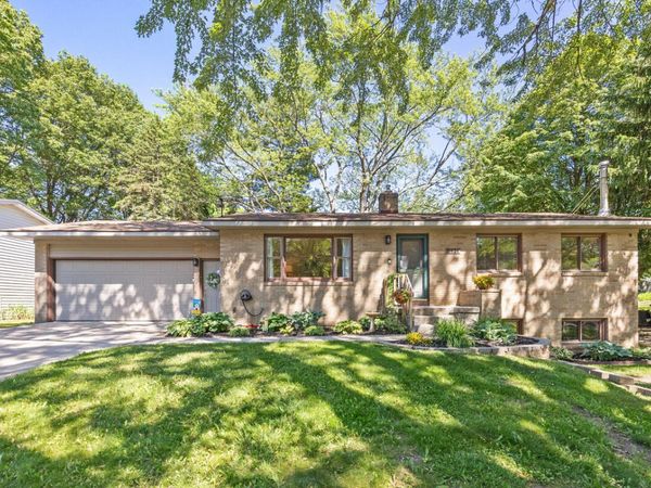 5414 Newcastle Drive SE, Kentwood, MI 49508