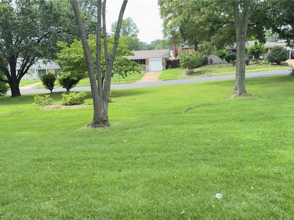 660 Herbst Drive , Florissant, MO 63031