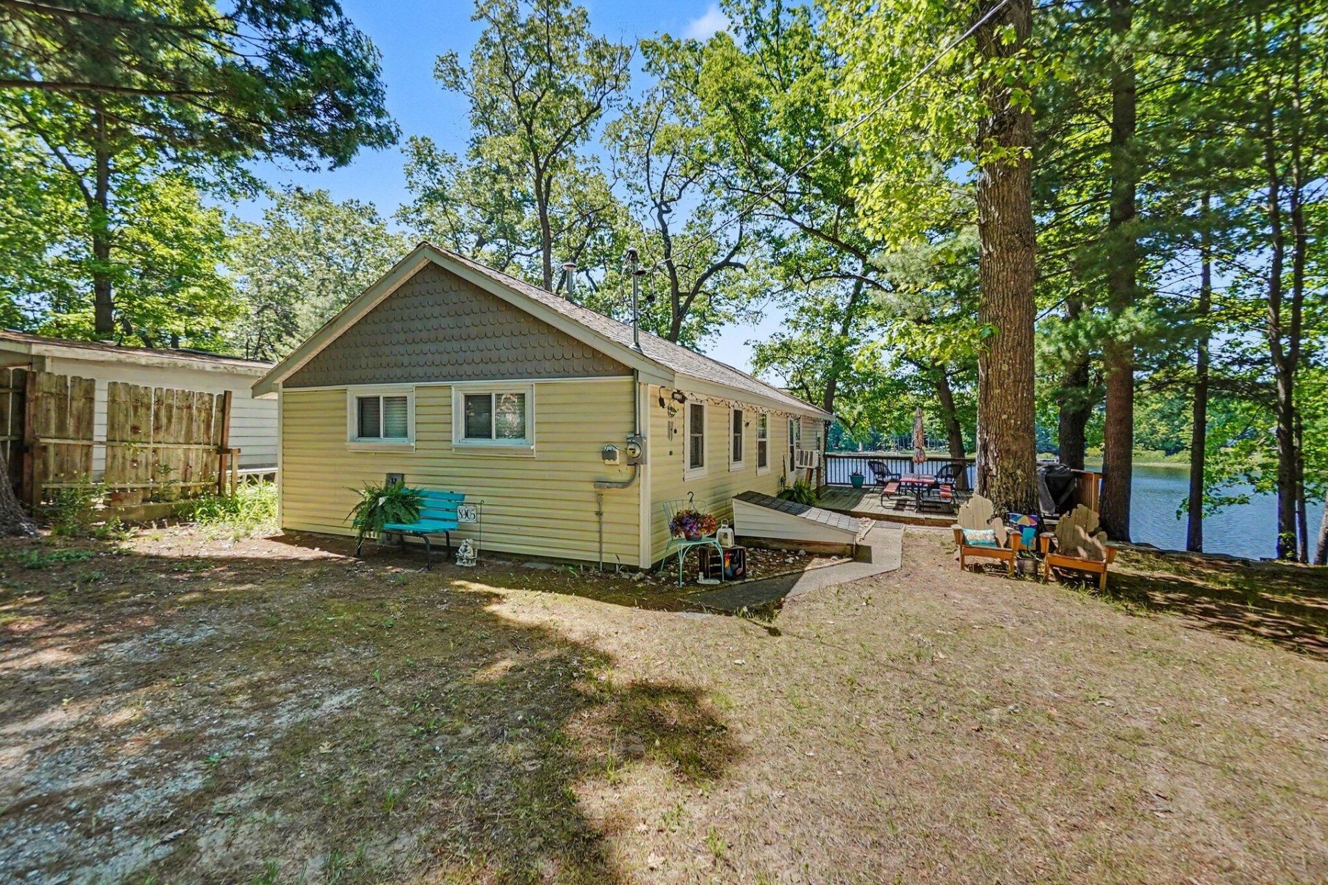 8905 E Acorn Street, Holton, MI 49425 Main Photo