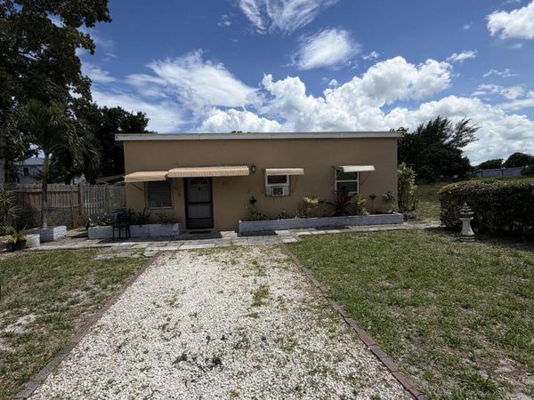 198 SE 4th Street, Delray Beach, FL 33483