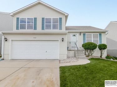 19619 V Street, Omaha, NE 68135