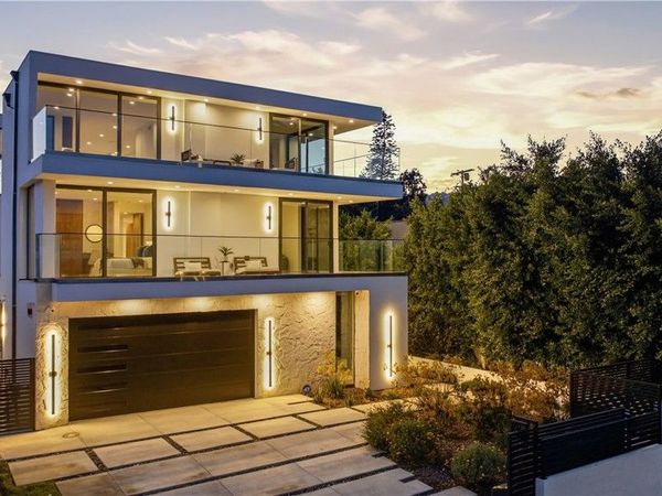 813 N Genesee Avenue , Los Angeles, CA 90046