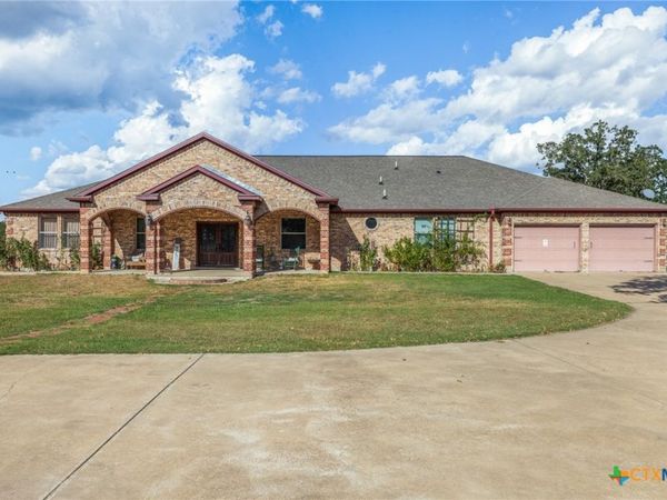 1102 Private Road 2332, Giddings, TX 78942