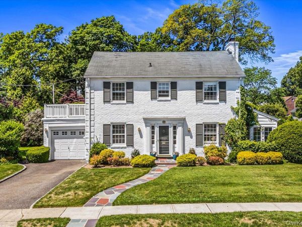 110 Knollwood Road , Rockville Centre, NY 11570