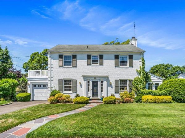 110 Knollwood Road , Rockville Centre, NY 11570