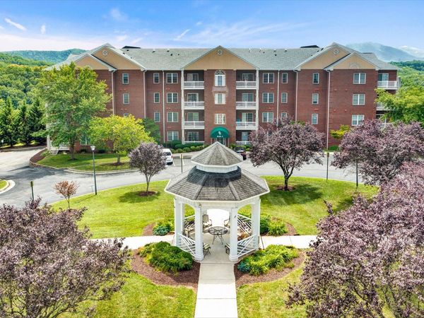 4438 Pheasant Ridge RD, Unit APT 202, Roanoke, VA 24014